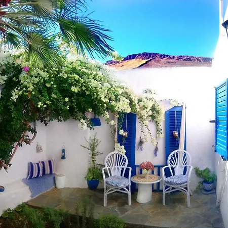 Small Traditiional Home Near The Shops And Restaurants In Korissia, Kea Ioulis Exterior foto