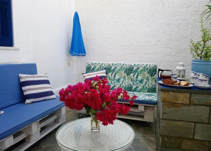 Small Traditiional Home Near The Shops And Restaurants In Korissia, Kea