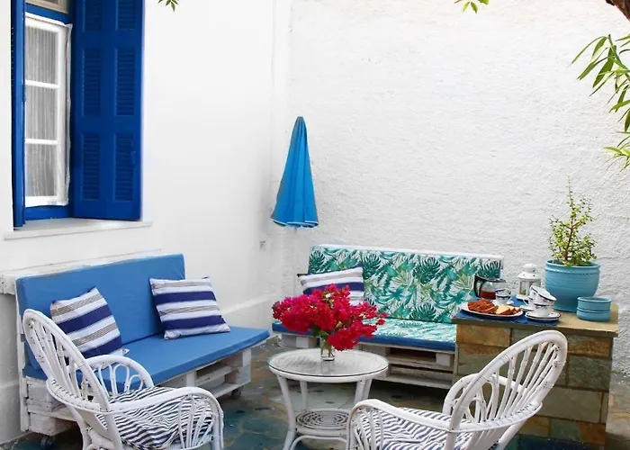 Small Traditiional Home Near The Shops And Restaurants In Korissia, Kea
