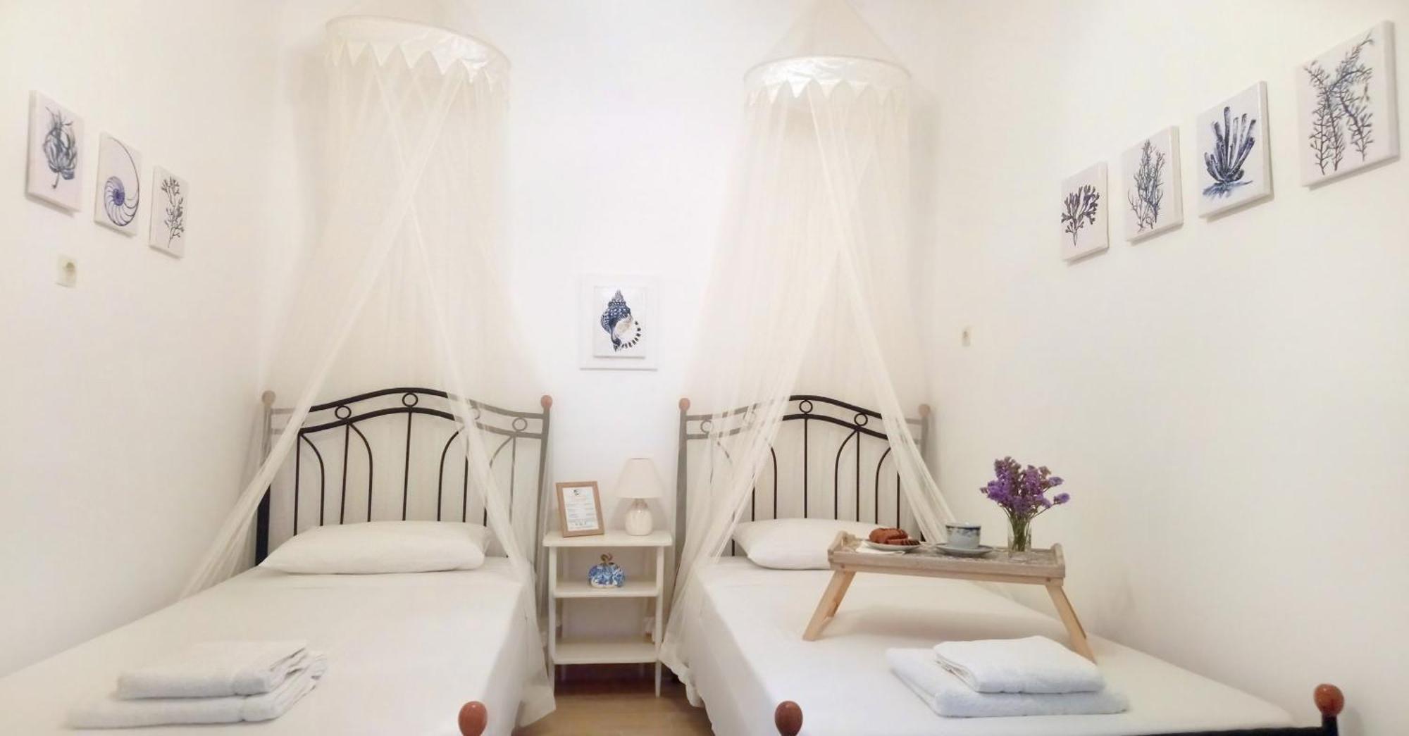Small Traditiional Near The Shops And Restaurants In Korissia, Kea Holiday home