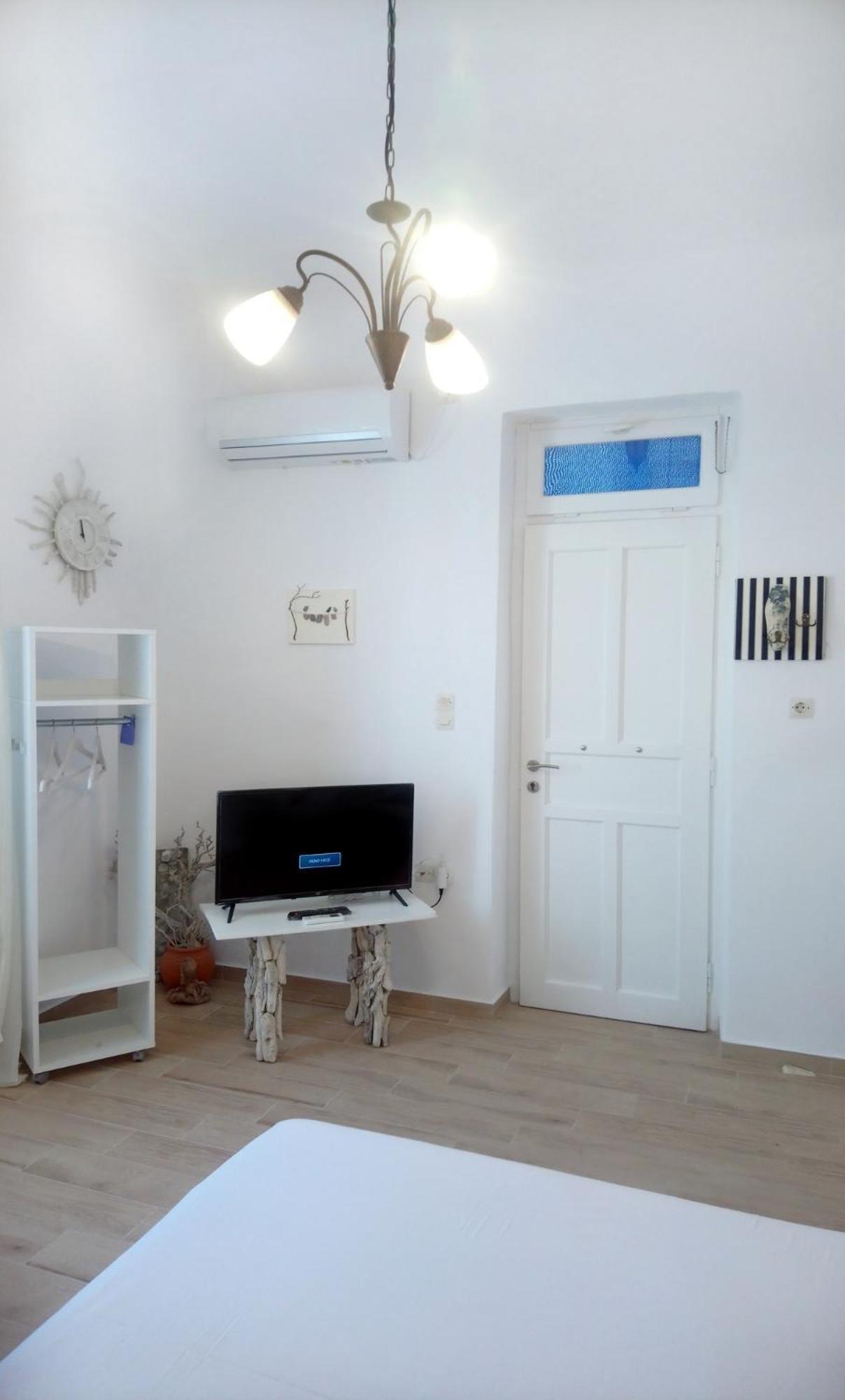 Small Traditiional Near The Shops And Restaurants In Korissia, Kea Holiday home *