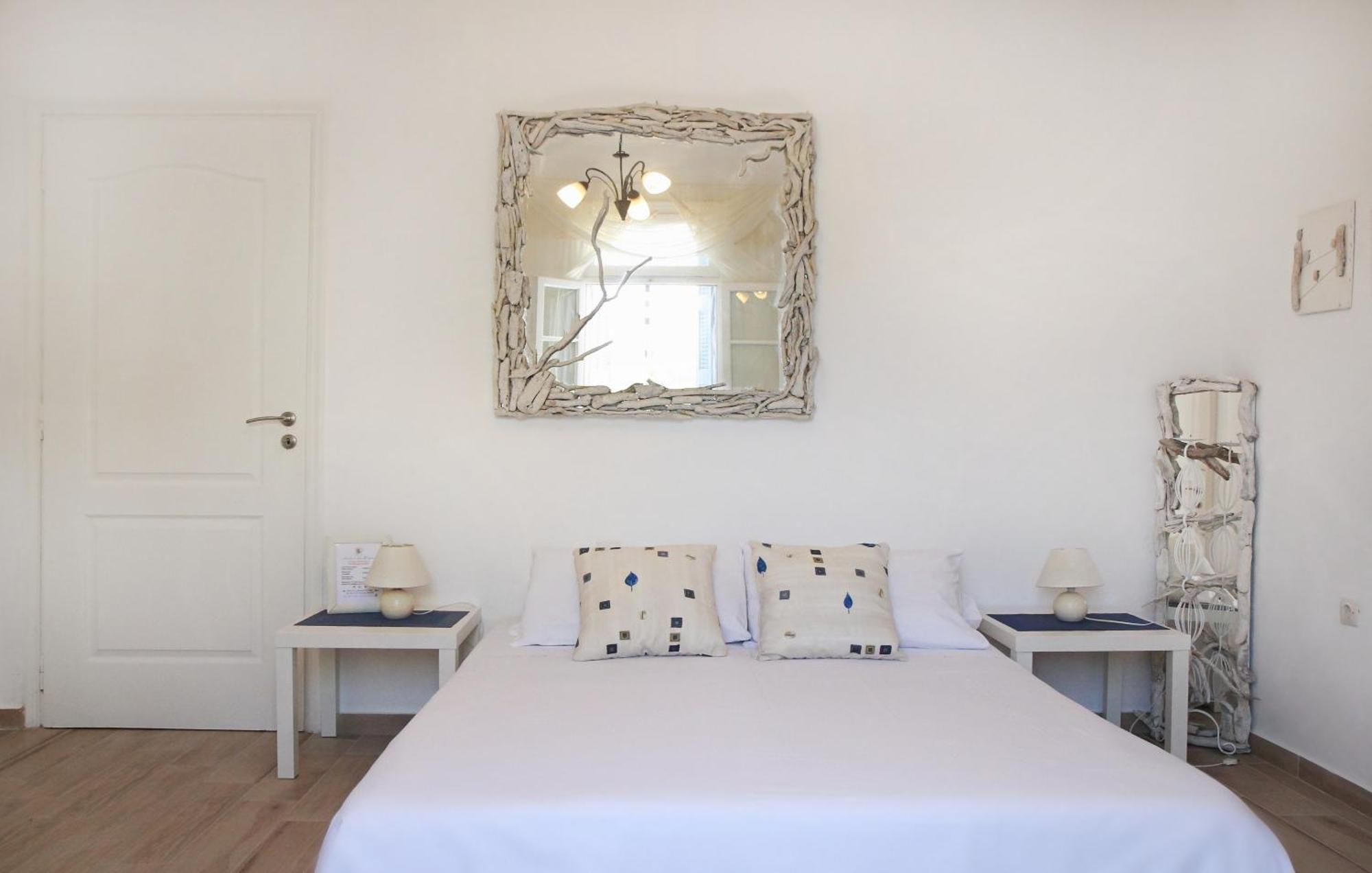 Small Traditiional Near The Shops And Restaurants In Korissia, Kea Holiday home Ioulis